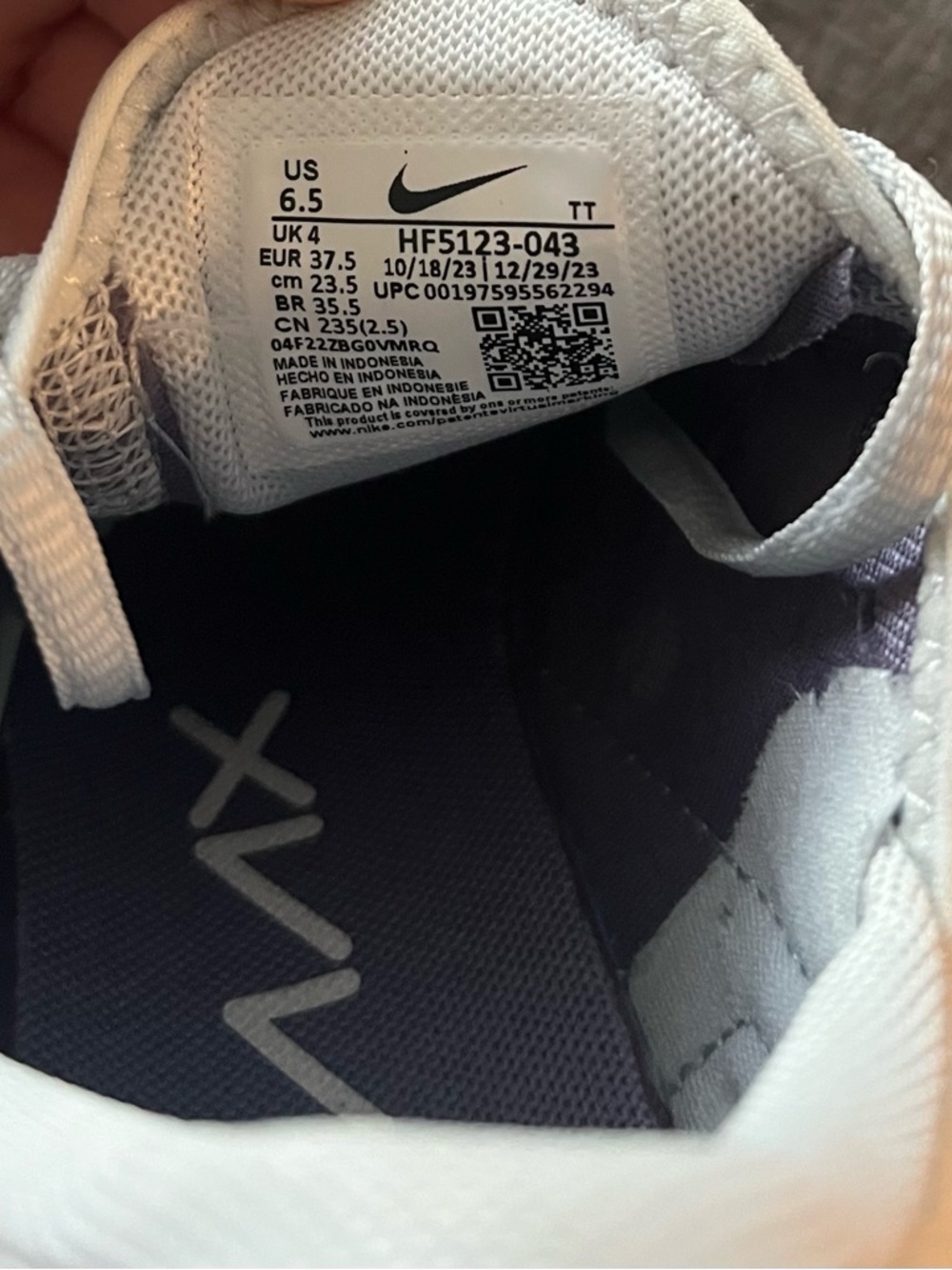 Nike Air Max 270 Sneakers in Light Gray and Purple - Picture 15 of 15